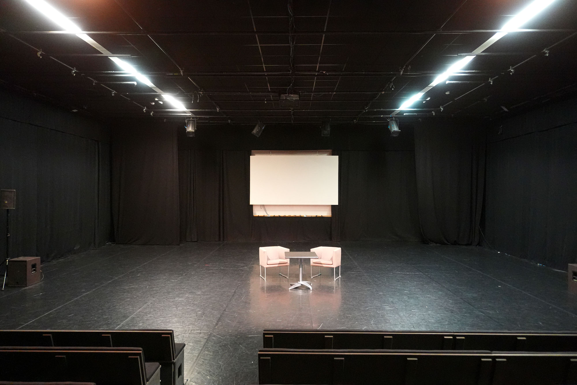 LE STUDIO — Le Grand R