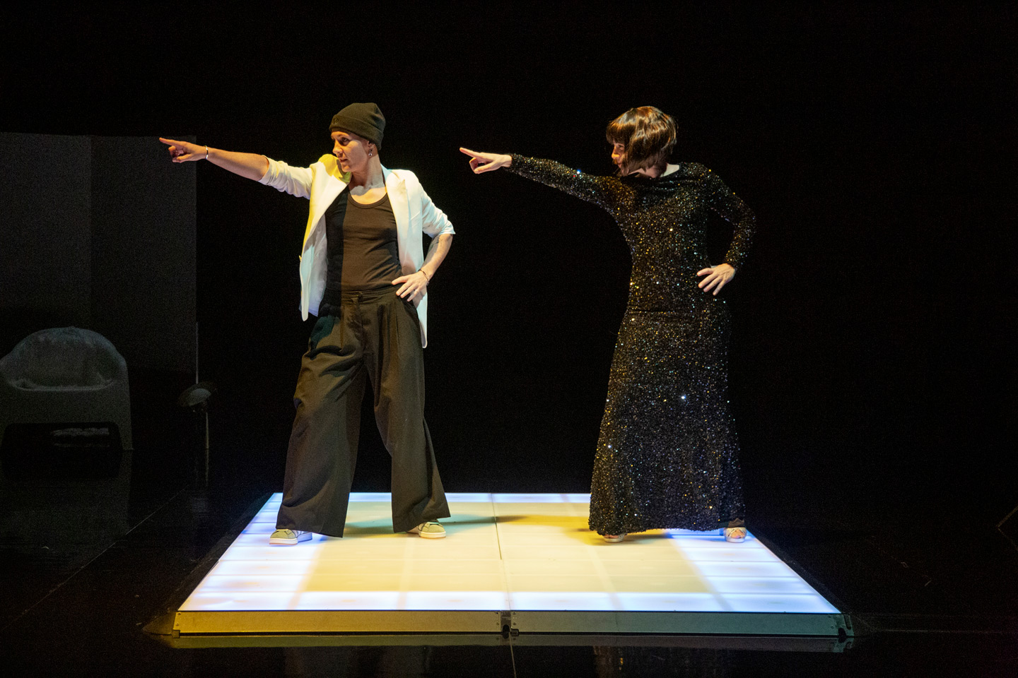 Deux danseuses sur scène